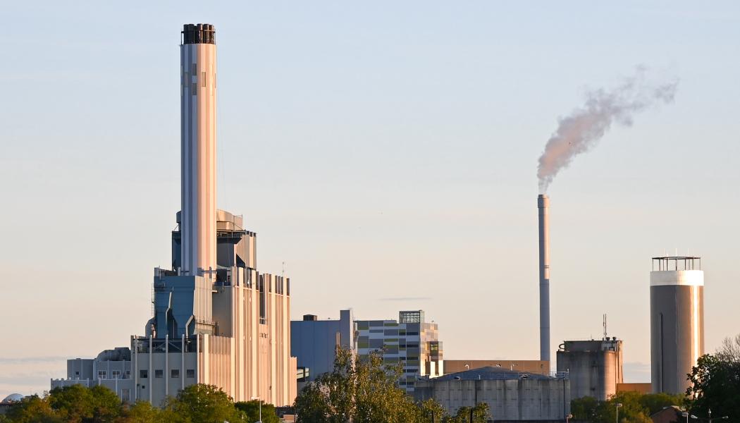 Elproducenter och kraftvärmeverk är, enligt Patrik Marklund på Marklund Solutions, vinnarna i dagens energikris, medan fjärrvärmeverk och elhandelsföretag har det tuffare. Bilden visar Västerås kraftvärmeverk. Foto: Marklund Solutions