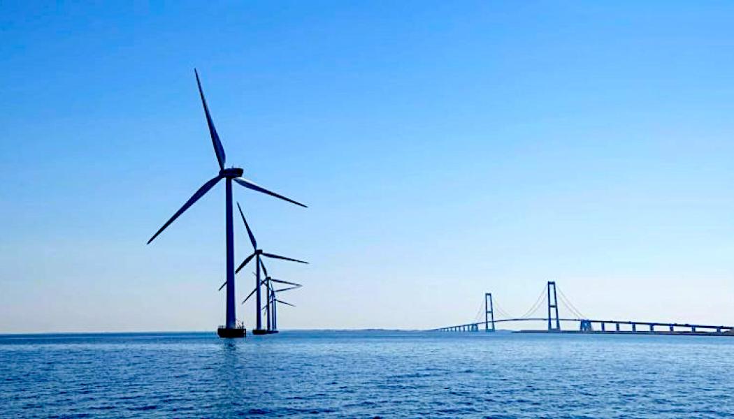Vindparken i Jammerlandsbukten är inte bara en betydande investering i förnybar energi utan också en del av Danmarks nationella klimatmål. Danmark strävar efter att bli klimatneutralt senast 2050, och havsbaserade vindparker spelar en central roll i den strategin.  Illustration: European Energy.
