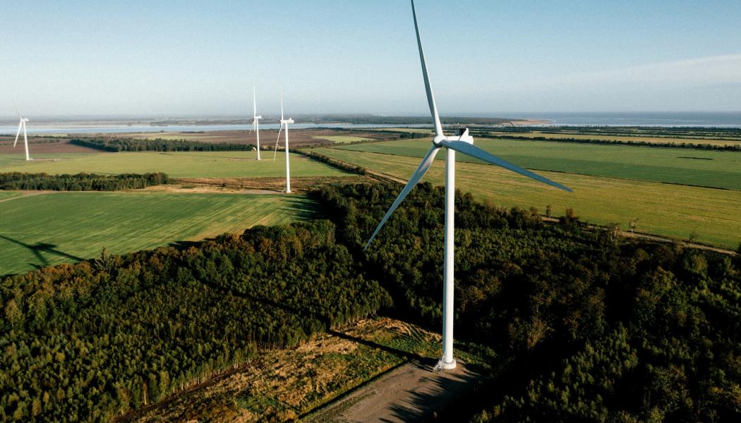 Att bygga en ny energipark tar vanligtvis mellan 12 och 18 månader. För att säkerställa leveranser av den nödvändiga tekniken har Eurowind Energy ingått strategiska samarbeten med utvalda leverantörer, så att byggplanerna kan hållas enligt tidsplanen. Foto: Eurowing A/S