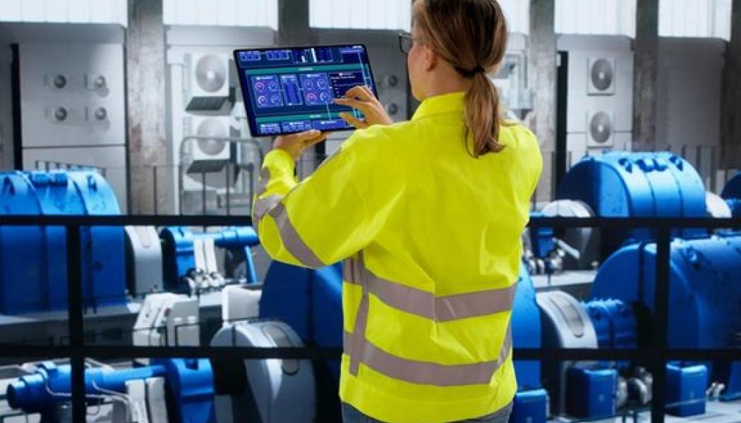 Jonne van Dreven har i sin forskning undersökt om metoder baserade på artificiell intelligens kan användas för att automatiskt upptäcka och diagnostisera fel i fjärrvärmesystem. Pressbild:  Blekinge Tekniska Högskola 