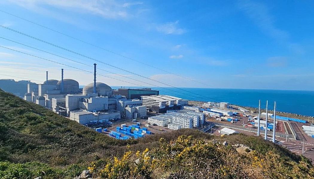 Flamanville 3:s reaktorbyggnad under uppbyggnad. Den franska kärnreaktorn har nu nått full effekt efter flera års förseningar. Foto: EDF/X