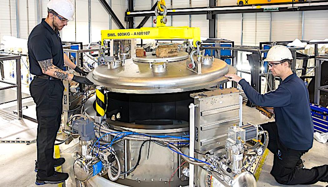 Förra året använde First Light sin amplifier i ett experiment vid Sandia National Laboratories' Z Machine i USA. Experimentet satte ett nytt tryckrekord för kvarts, från 1,5 terapascal till 1,85, samtidigt som provets förhållanden för högprecisionsmätningar bibehölls. Foto: First Light Fusion