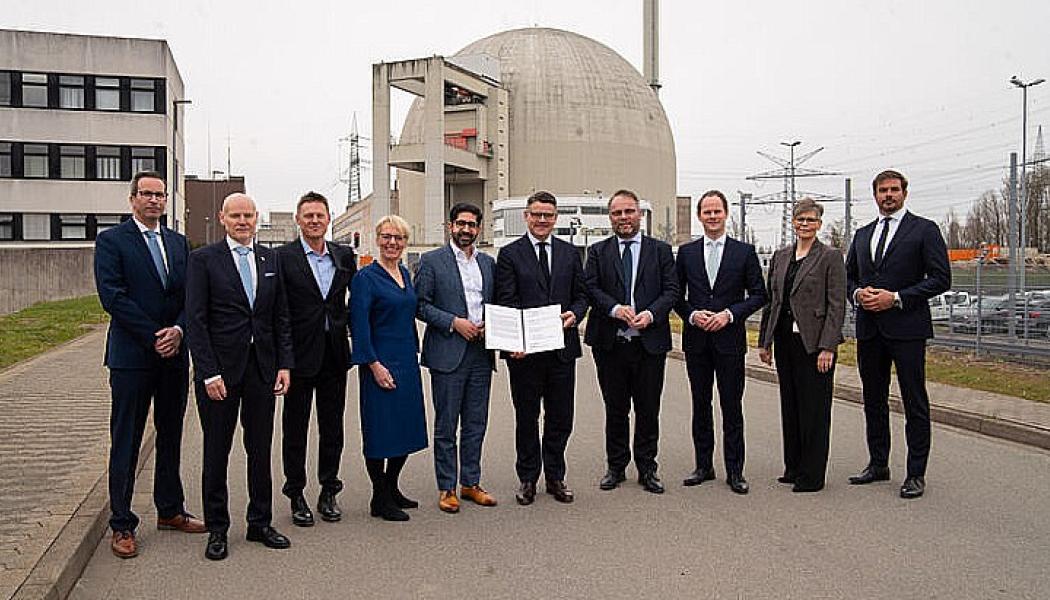 Överenskommelsens parter vid avstängda tyska kärnkraftverket Biblis. Foto: Hessian State Chancellery
