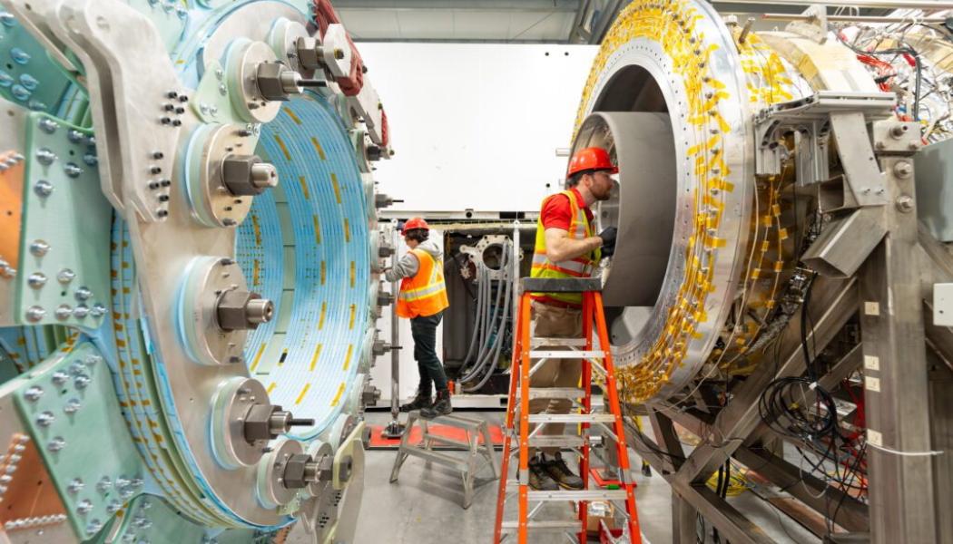 LM26, eller Lawson Machine 26, började användas under 2025 och beskrivs av General Fusion som den första demonstrationsanläggningen för magnetiserad målfusion (MTF) i kommersiellt relevant skala. Foto: General Fusion