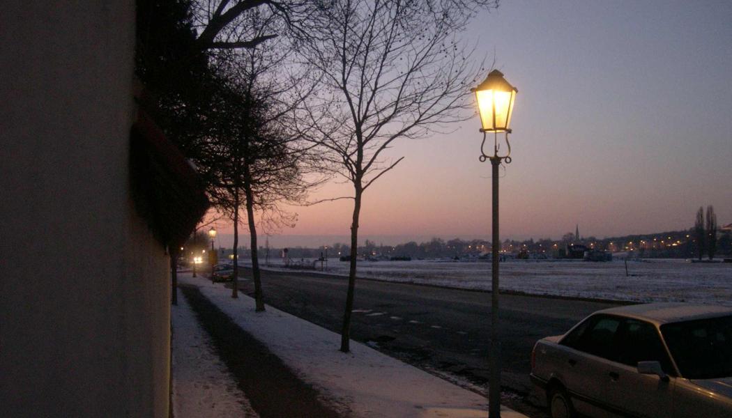 I Berlinregionen finns över 23 000 gasdrivna gatulyktor. Av dessa är det tänkt att 20 000 ska konverteras till LED, medan resterande 3 000 förblir gaseldade. Foto: Creative Commons Li. Kredit: Bernd Hutschenreuther