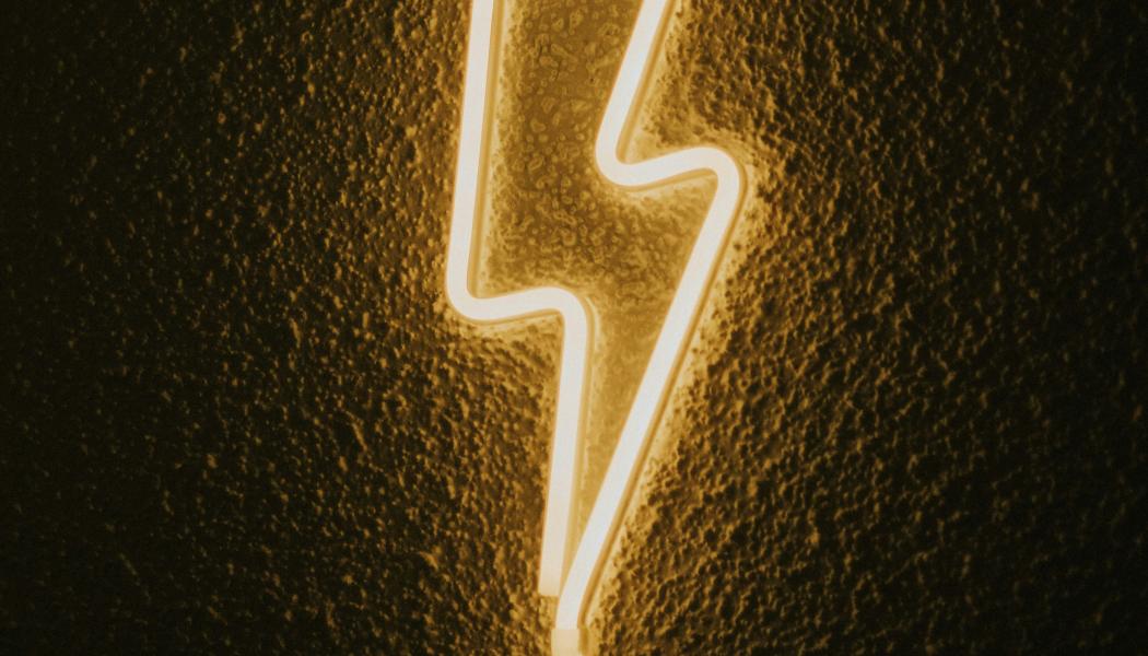 Blixtskylt. Foto: Gio Bartlett / Unsplash