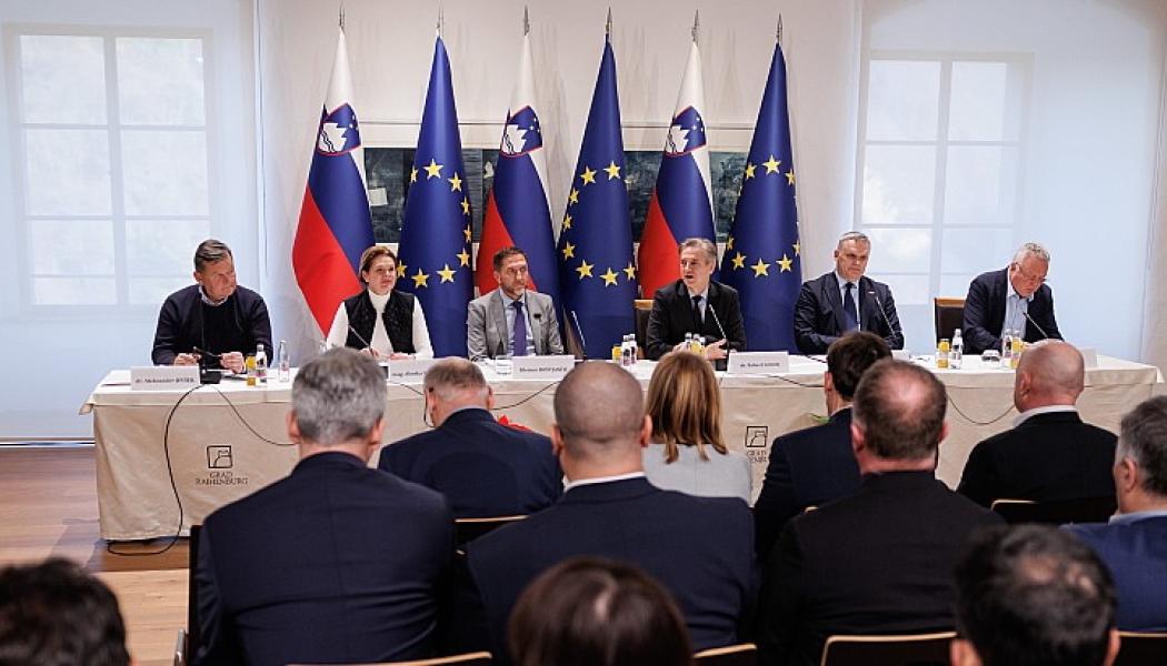 Slovenska regeringens möte med premiärminister Robert Golob i samband med beskedet om fortsatt planprocess för ny reaktor i Krško. Foto: Slovenska Regeringen