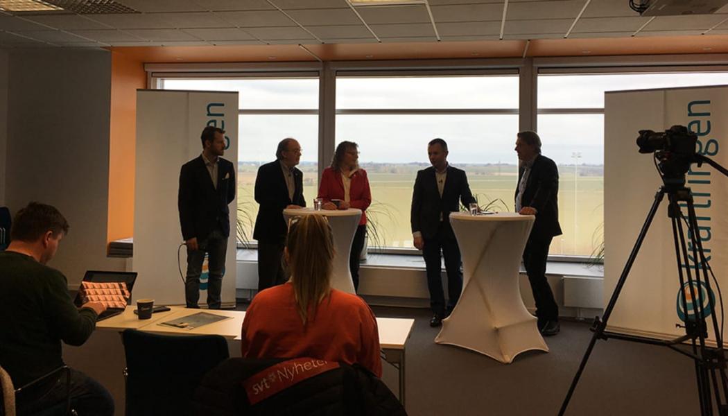 Från vänster Patrik Schneider, Karl Branzen, Lena Emilsson, Sezgin Kadir och Fredrik Fackler under pressträffen. 