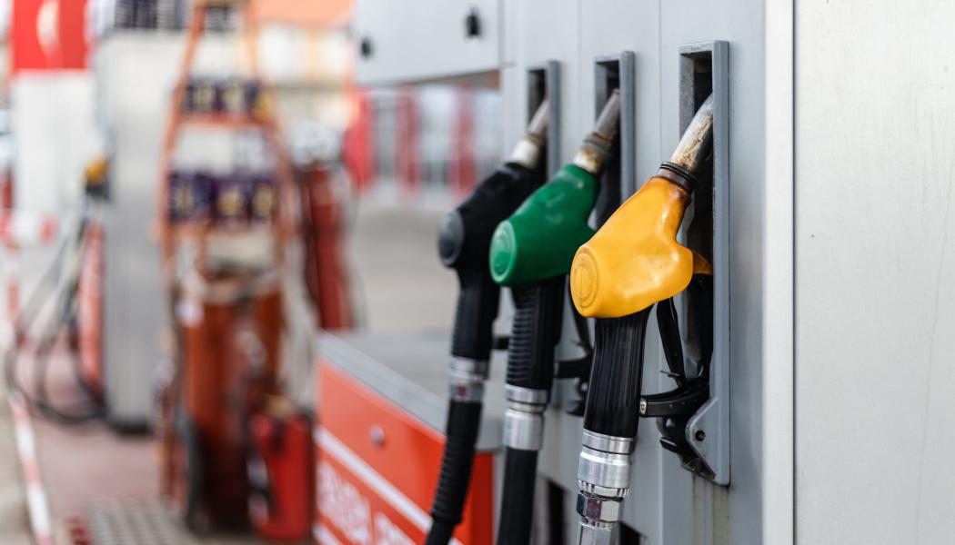 För att klara Sveriges klimatmål, för transportsektorn till 2030 och för de nya EU-målen, måste regering och riksdag se till att inblandningen av biodrivmedel i bensin och diesel också kan öka. Foto: iStock