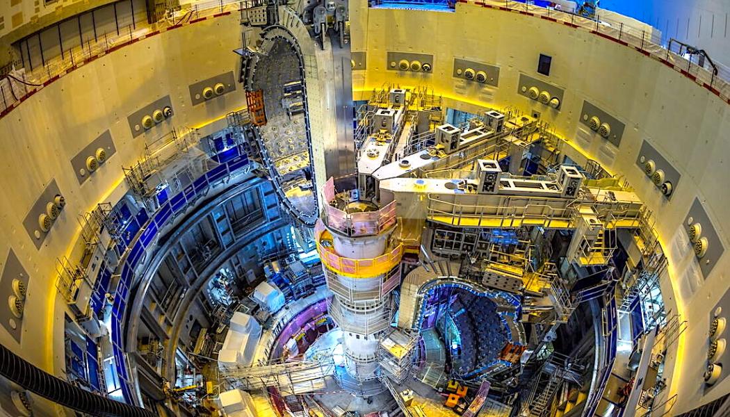 Fyra i gropen: sektormodul 8 sänktes nyligen ned på plats bredvid sektormodulerna 7, 6 och 5. Foto: ITER