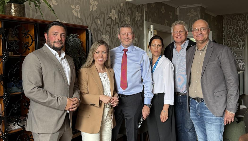 F.v. Lucas Lodge, Jessica Rosencrantz, Roger Strandahl, Théresé Andersen, Bengt Karlsson Moberg, Niclas Lundström.  Pressbild: OKG AB