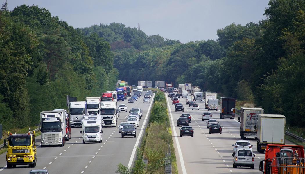 Transportkostnader ökar i Europa och blir en påtaglig belastning för miljoner européer. ETS2 har blivit en av EU:s mest omstridda klimatfrågor. Medlemsländerna är oense om prisregler, tidsplan och risken för högre energikostnader. Foto: Creative Commons Lic. Kredit: JHenning