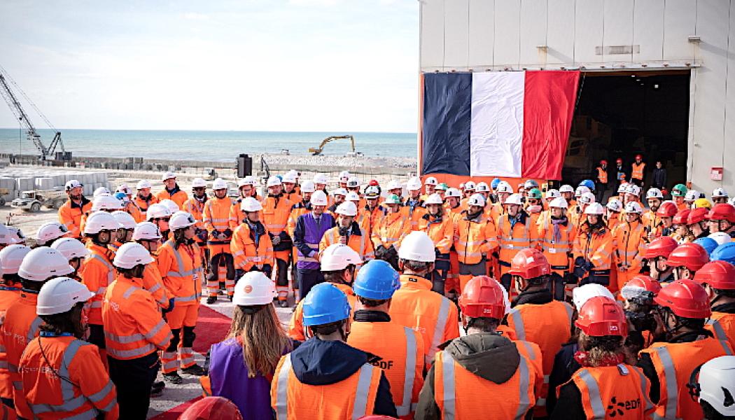 President Macron talar till arbetare vid kärnkraftsverket i Penly. (Bild: Élysée)