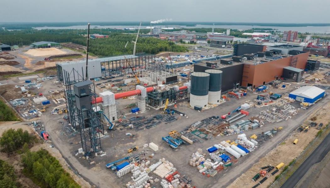 Kelibers fabrik. Litiumfyndigheterna i Karleby, Mellersta Österbotten, hör till de mest betydande i Europa. Keliber har inom ett område på över 500 kvadratkilometer flera väl undersökta förekomster. Området har också utmärkta möjligheter att utöka malmtillgångarna samt att hitta nya fyndigheter. Foto: Keliber