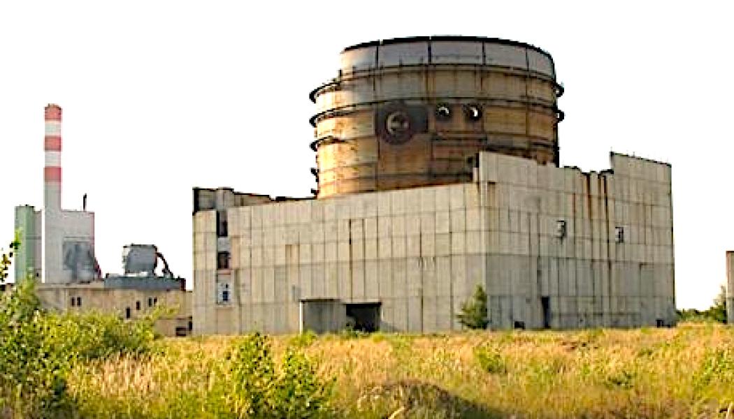 Ruinen av den ofullständiga reaktorbyggnaden vid tyska kärnkraftverket Stendal på tyska Wikipedia Commons. Kredit:Nic Ransby