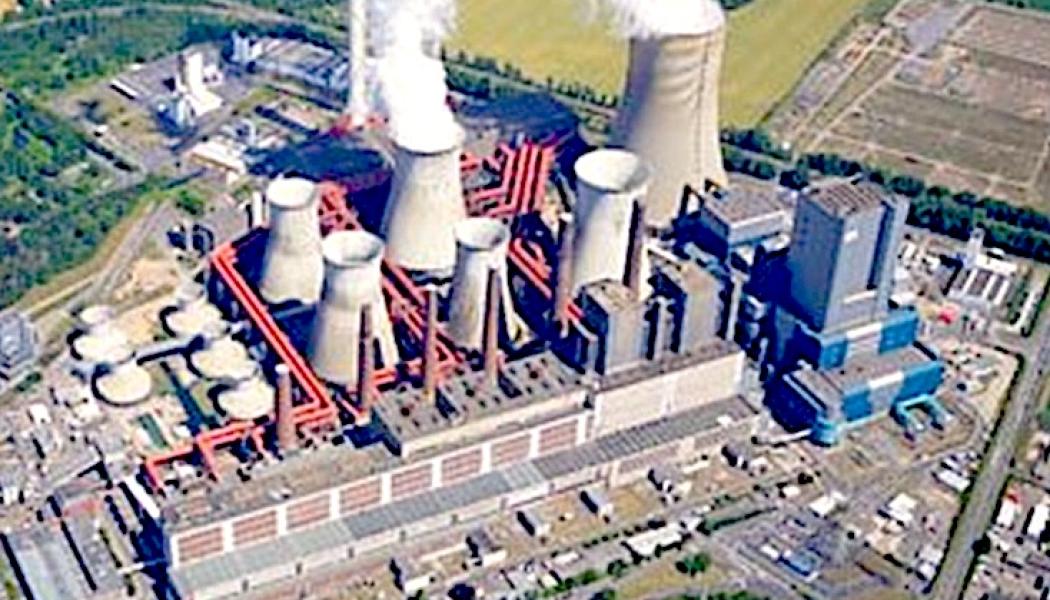 Tyska kolkraftverket Niederaußem (staden Bergheim/Rhein-Erft-distriktet)
med block Niederaussem E och F och Neurath C har vardera en effekt på 300 megawatt.
Användningen är tidsbegränsad. Foto: RWE