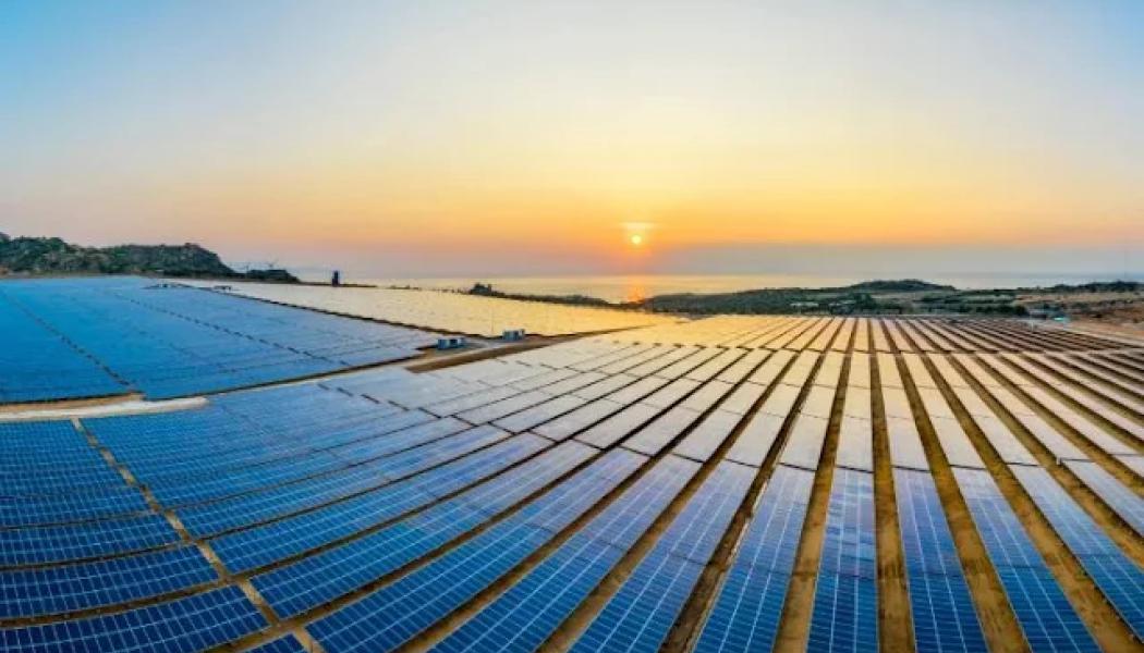 Kurnool Ultra Mega Solar Park är ett storskaligt solkraftsprojekt beläget i Kurnool-distriktet i den indiska delstaten Andhra Pradesh. Foto: Exaputra