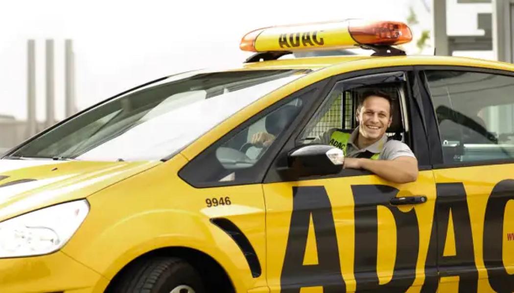 ADAC är en organisation som representerar bilägarnas intressen i Tyskland och genomför krocktestdelen av bilbarnstolstestet. Med över 16 miljoner medlemmar och en tidning med 14 000 000 exemplar är detta Europas största bilorganisation. ADAC är känt som en av de viktigaste testarna av bilbarnstolar i Europa. Källa: ADAC, kredit: Kachel