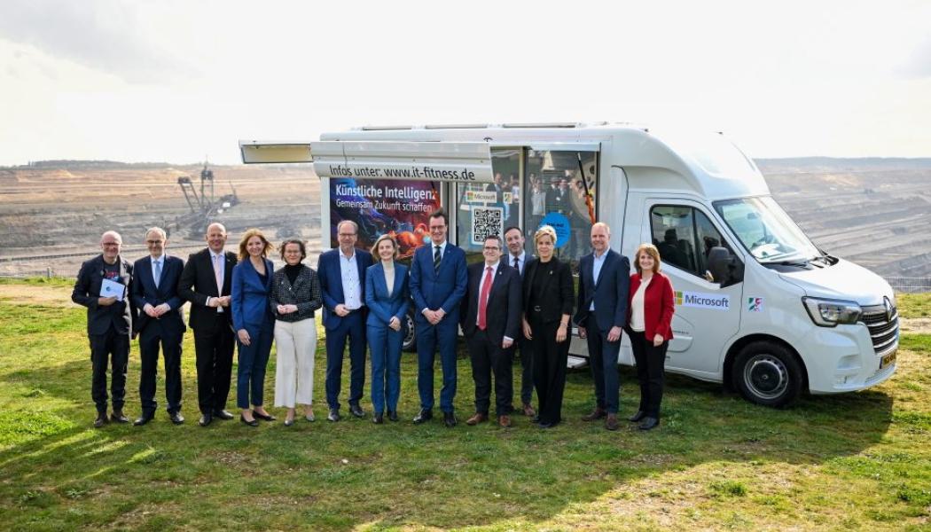 Microsofts team besöker området kring Düsseldorf. Investeringar ska göra Rhenlandet till ett nytt centrum för datacenter, molntjänster och AI-infrastruktur i Tyskland. Samtidigt meddelade Microsoft att bolaget har tecknat ett avtal om att förvärva mark i Grevenbroich. Etableringen kan dock inledas först när nödvändiga tillstånd och bygglov har beviljats. Foto: Microsoft.