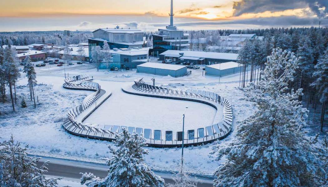 Solelparken Solvåg på universitetsområdet i Piteå används för att bedriva forskning inom Arctic Solar-projektet, samtidigt som den ska visa att en solelanläggning kan vara vacker. Foto: Piteå Science Park/Anders Westergren