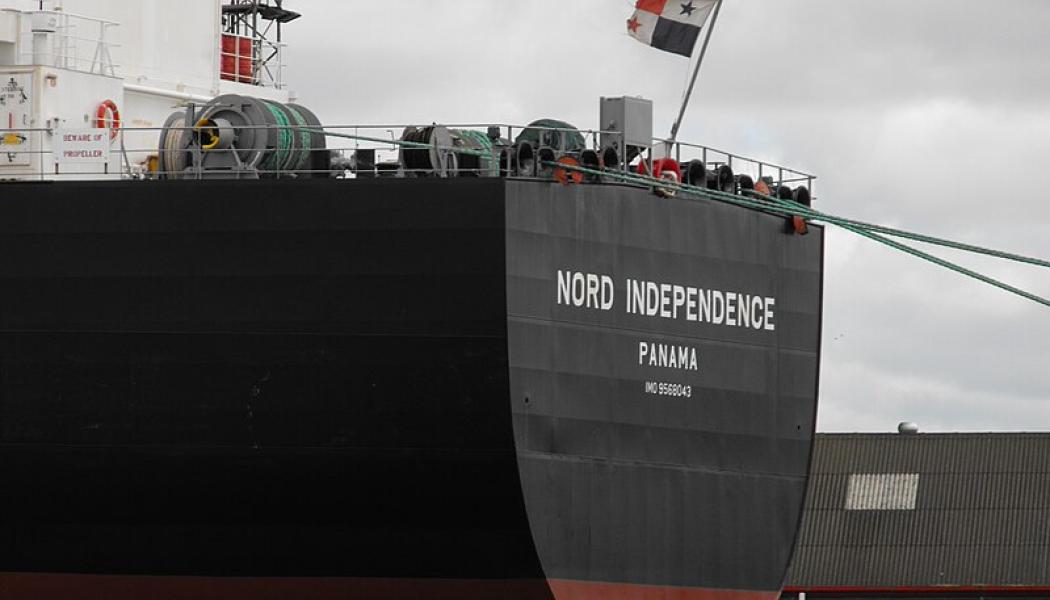 Aktern på Panamaflaggat containerskepp Nord Independence, som visar fartygets registreringshamn och IMO-nummer. Endast symbolbild. Foto: Wikipedia Common. Kredit: Saberwyn