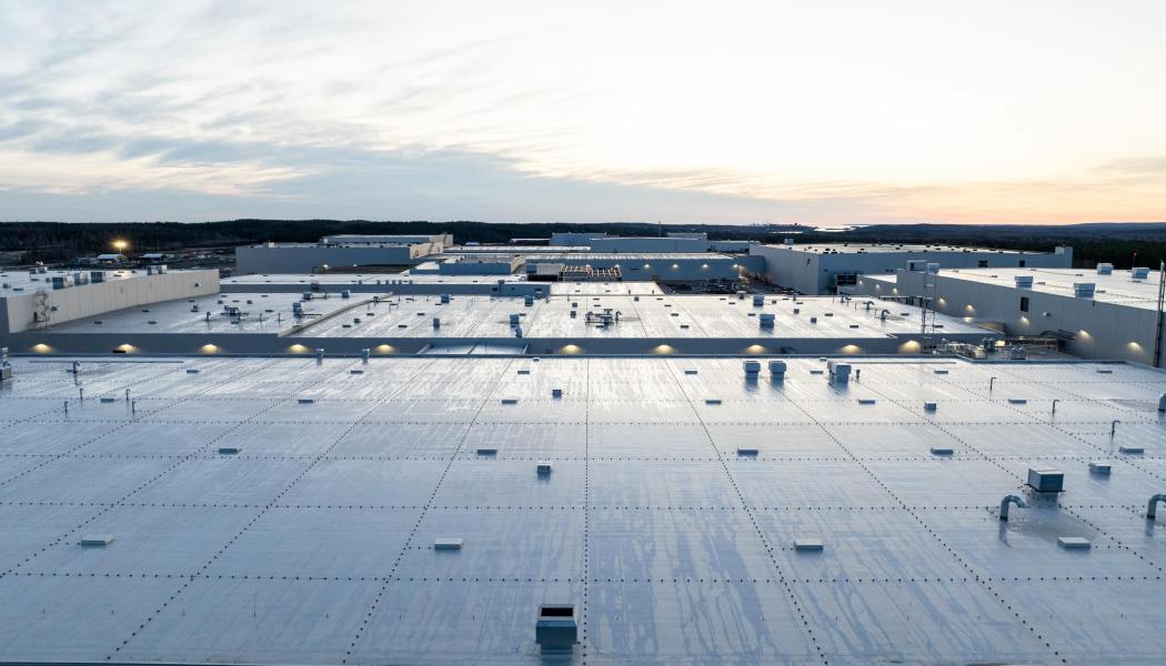 Northvolts anläggning. Lyten, en global ledare inom litium-svavelbatterier, meddelade nyligen att företaget har ingått ett bindande avtal om att förvärva Northvolts återstående tillgångar i Sverige och Tyskland. Förvärvet omfattar Northvolt Ett och Ett Expansion i Skellefteå, Northvolt Labs i Västerås samt Northvolt Drei i Heide, Tyskland. Dessutom tar Lyten över alla återstående immateriella rättigheter från Northvolt. Foto: Northvolt