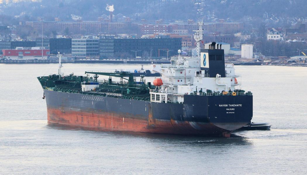 Oljefartyget Tanzanite anländer till New Yorks hamn. Symbolbild. Foto: Wikipedia Common Lic. Kredit: Paul Harrison 
