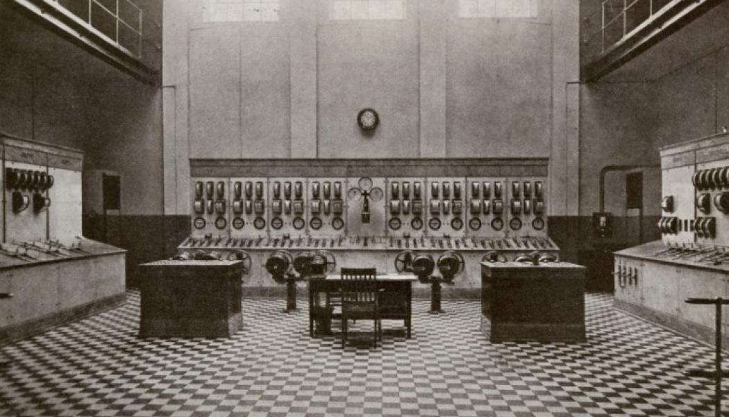 Olidestationens kontrollrum i Trollhättan 1906. Källa: Vattenfall.