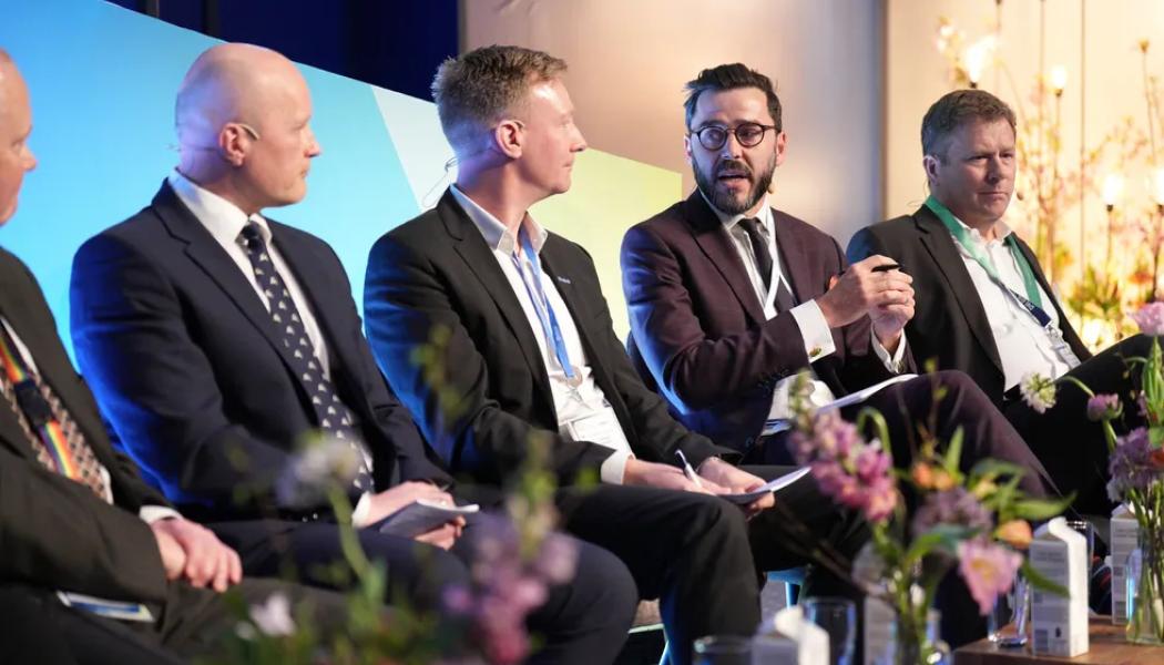Ørsted, Vestas och säkerhetsexperter från Nato deltog i en paneldiskussion under WindEurope om säkerheten för havsbaserad energiinfrastruktur. Foto: Mässan WindEurope