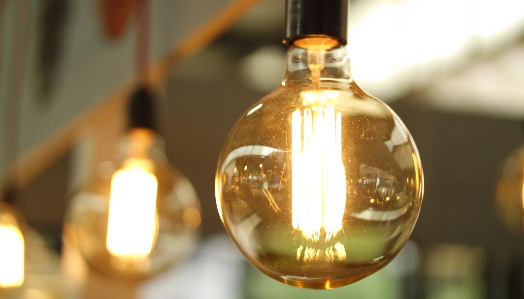 Energikostnader har blivit ett stort problem för både hushåll och företag. När efterfrågan på energi fortsätter att öka, ökar också bördan på människors plånböcker. Många vänder sig till lån som en lösning för att effektivt hantera sina eskalerande energikostnader. Att ta ett lån för energikostnader kräver dock noggranna överväganden och analyser.
foto pexels