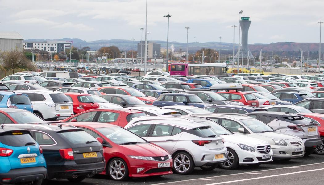 Parkplats vid Edinburghs flygplats. En lämplig energikälla? Foto: Edinburgh Airport 