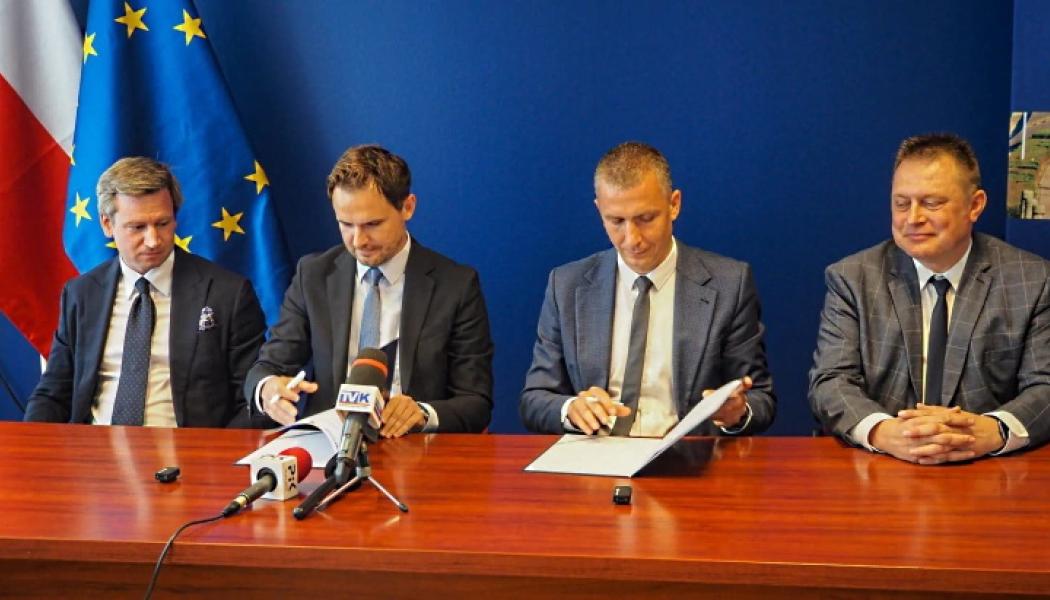 Det nya SMR-avtalet reglerar hur kommunen och OSGE ska samarbeta under projektets olika faser. Parterna ska bland annat samordna information till allmänheten, utbildningsinsatser och dialog med invånarna. Foto: OSGE