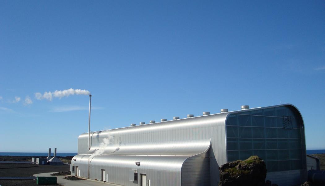 Reykjanes geotermiska kraftverk av HS Orka, Island. Magma Energy Sweden AB, ett helägt dotterbolag till det Kanadabaserade geotermiska energiföretaget Magma Energy Corp., förvärvar de återstående 14,32 procenten av HS Orka hf från Geysir Green Energy ehf (GGE) och äger nu 98,53 procent av HS Orka. Foto: Kredit: Alexander Richter. flickr/ThinkGeoEnergy, creative commons Lic.




