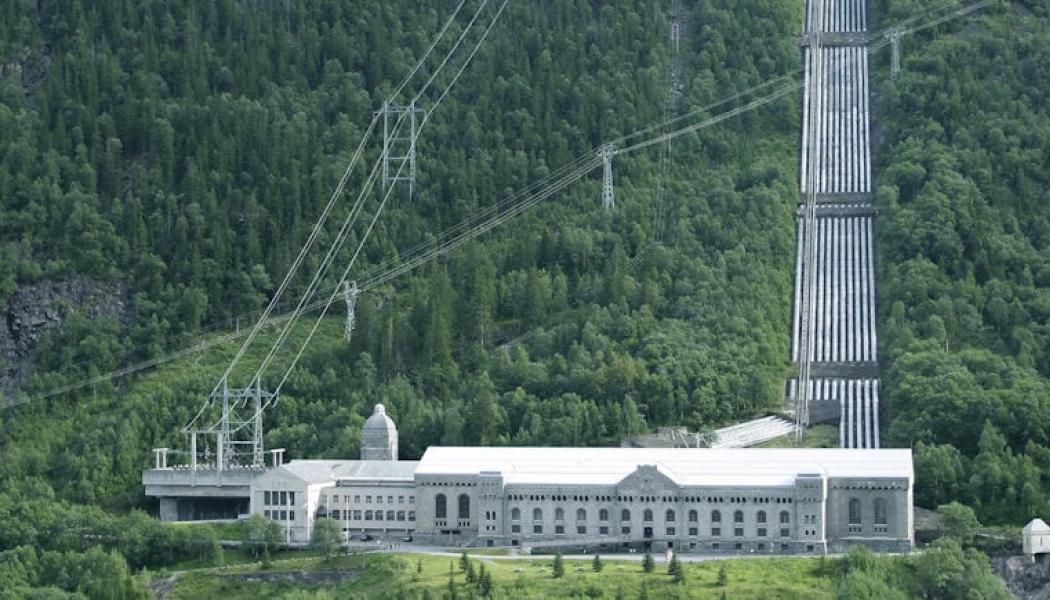 Historiska kraftverket i Rjukan. Kraftverken i norska Telemark är Hydros äldsta. Svelgfoss togs i drift 1907 och var då Europas största och världens näst största kraftverk. Hydros kraftverk i Telemark består av Frøystul, Vemork, Såheim, Moflåt, Mæl och Svelgfoss. Foto: Norska Hydro