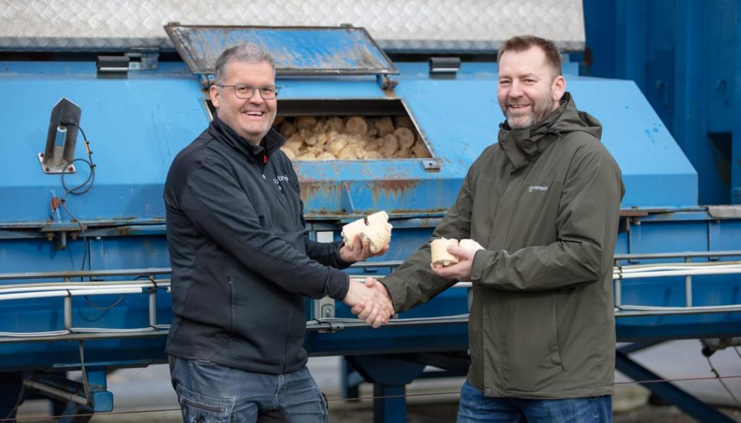 Roger Wiloboken från Solör Bioenergi och Tomas Wijk från Östra Göinge kommun. Foto: Jerry Gladh
