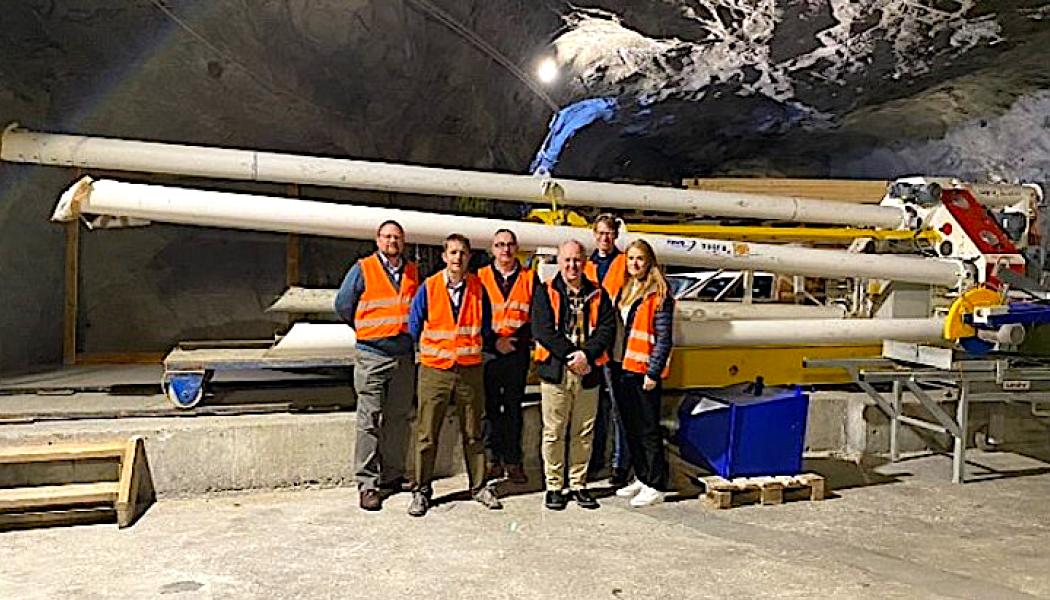 I Mont Terri-laboratoriet i Schweiz genomförs ett experiment kallat HotBent. Syftet är att undersöka om högvärmegenererande avfall kan förpackas mer effektivt. Avfall som glasat högaktivt material placeras i tunnlar (bilden) och omges av bentonitlera som sväller och förseglar avfallet. Foto:NWS