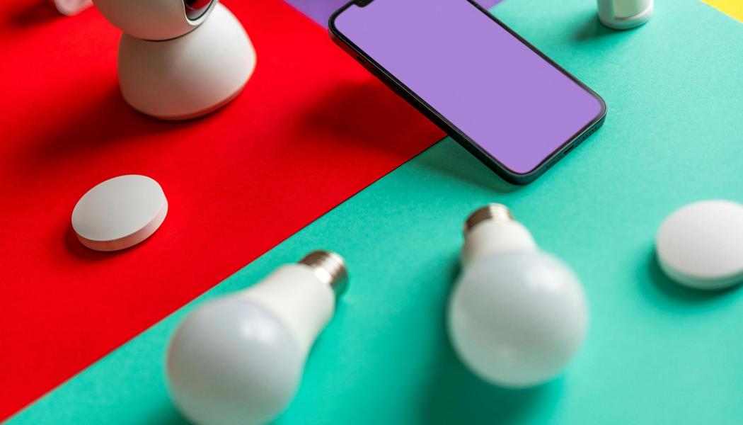 För att hjälpa sina medlemmar att få bättre koll på de enheter de har som skickar data håller Sinfra på att upphandla ett ramavtal för kommunikation och IoT-sensorer. Foto: Pexels/Jakub Zerdzicki