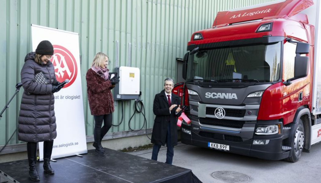 Till år 2030 ska hela AA Logistiks fordonsflotta av 15 tunga lastbilar drivas med el. Foto: Jonas Bilberg