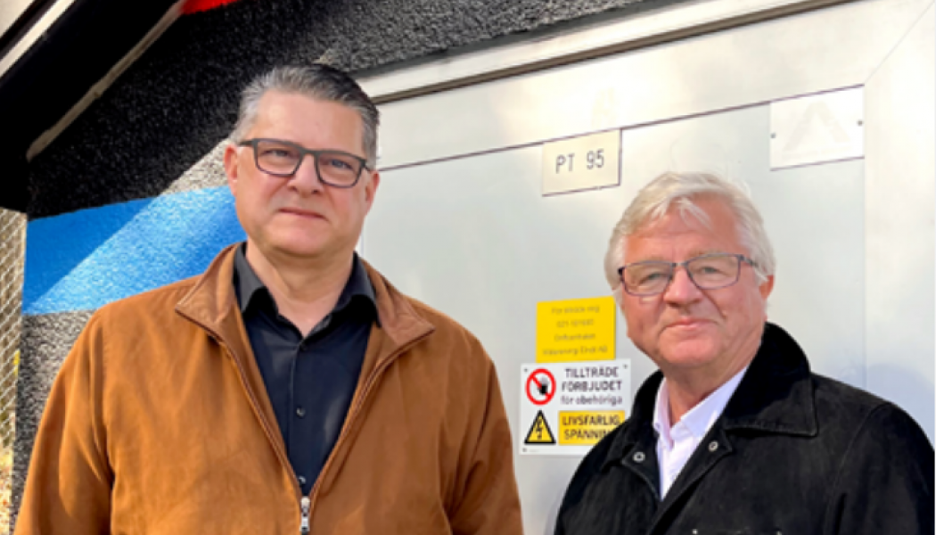 Nätstations Alliansen AB blir en del av Söderbergföretagens affärsområde Elkraft och får med det två systerbolag: Olssons Elektromekaniska och Elisolation. Det innebär värdefulla möjligheter till kunskapsdelning och synergieffekter. Vasco Olivi, Affärsområdeschef för Elkraft, Söderbergföretagen och Lars Hjort, VD Nätstations Alliansen AB. Foto: Söderbergföretagen
