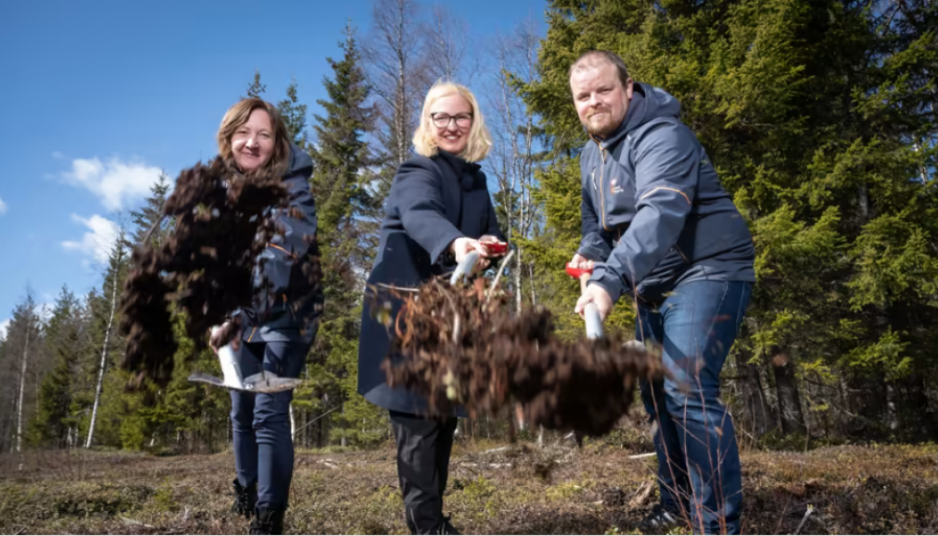 Malin Larsson, VD Luleå Energi, Carina Sammeli, Kommunalråd och Jens Lundqvist, styrelseordförande Luleå Energi. Foto: Luleå Energi