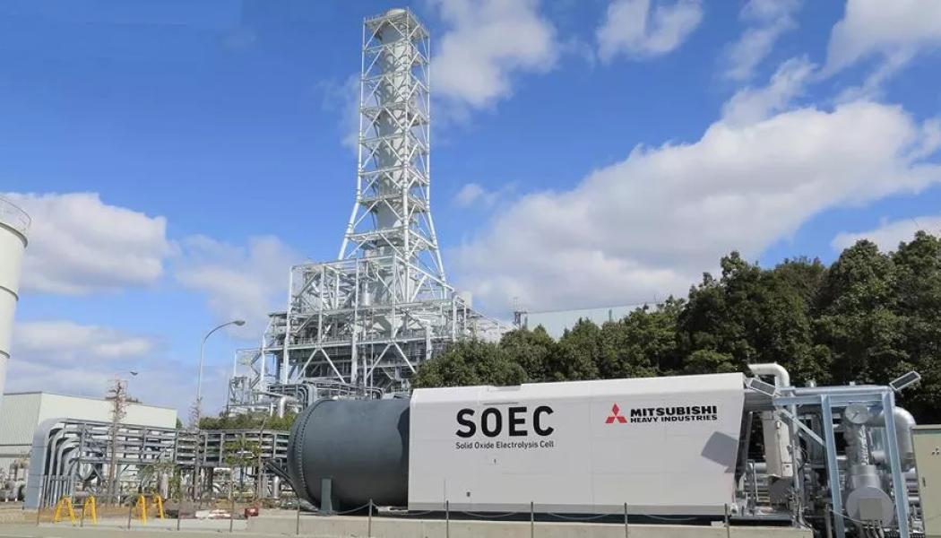 Mitsubishi Heavy Industries, Ltd. (MHI) har också påbörjat driften av en testmodul för Solid Oxide Electrolysis Cell (SOEC), en avancerad teknik för hög-effektiv vätgasproduktion. Testmodulen är placerad vid Takasago Hydrogen Park, belägen inom MHI:s Takasago Machinery Works i Takasago City, Hyogo-prefekturen i västra Japan. Foto: Mitsubishi Heavy Industries, Ltd. (MHI)