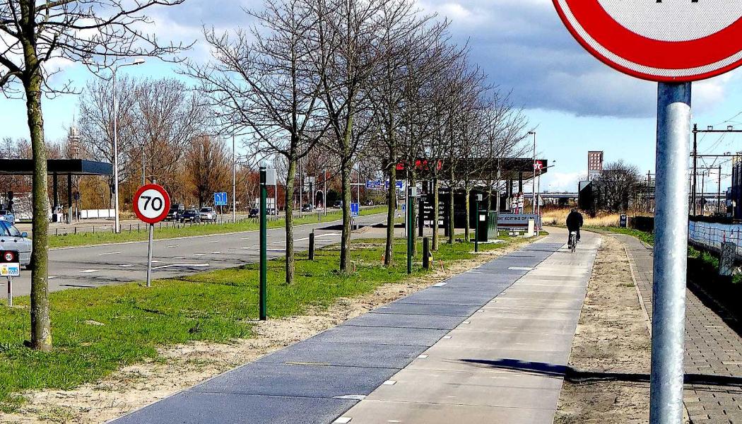 Solenergi från vägen. SolaRoad cykelväg i Krommenie i Nederländerna. Foto: Wikipedia Common, kredit: NightKnights