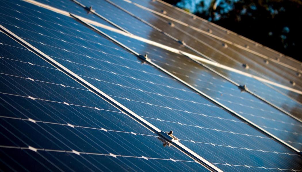 Solpaneler. Skatteincitament skapar osäkerhet för investerare. Foto: Creative Commons Lic/Pixabay/ kredit: StockSnap