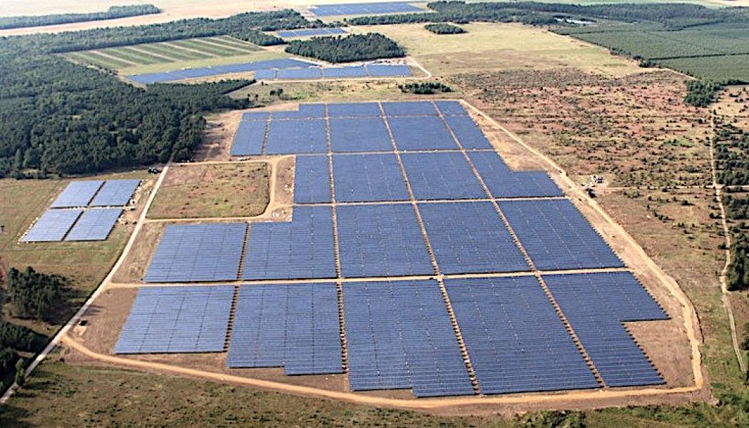 Solparken Jännersdorf på 40,5 megawatt i Prignitz, Tyskland. Foto: Wikipedia Common Lic. Kredit: Parabel GmbH 