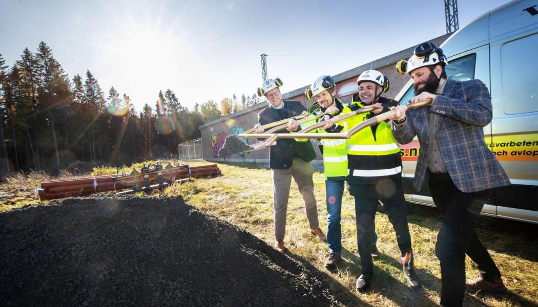 Spataget i Gävle togs av Ingrid Capacitys styrelseledamot Ibrahim Baylan tillsammans med Anders Ekman, ordförande (c) i samhällsbyggnadsnämnden, Kristofer Dahlgren, kommunalråd (L) samt Teddy Hjelm, planeringschef Gävle Energi.