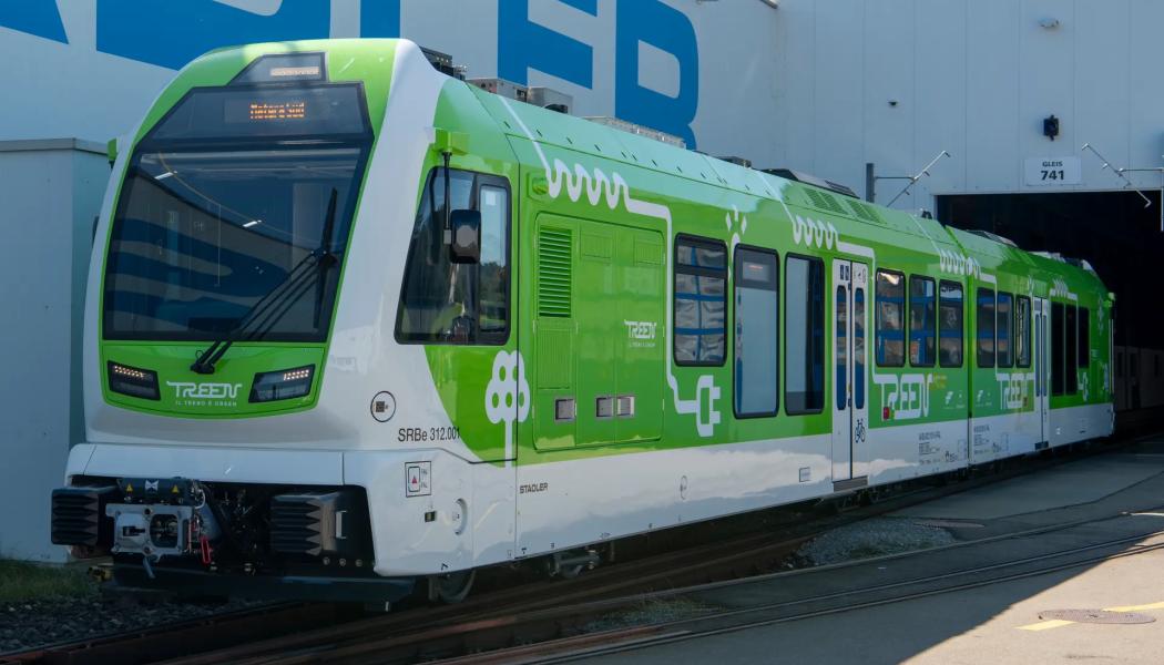 Stadler och FAL presenterar Europas första smalspårståg med batteridrift – minskar koldioxidutsläppen med 1 300 ton per år. Foto: Stadler