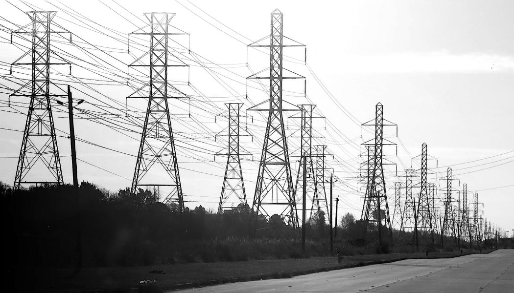Rad av elstolpar i Webster, Texas. Dessa torn förde tidigare elektricitet från ett koleldat kraftverk. Foto: Wikipedia Commons, kredit. Jim Evans 