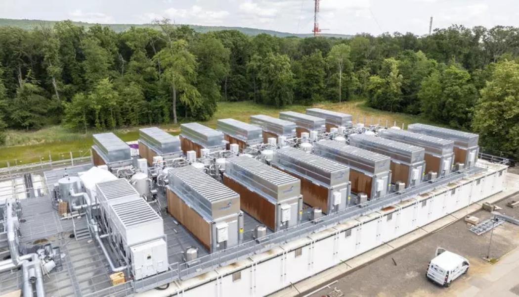 Kylanläggningar på taket till det modulära datacentret där JUPITER är placerad. Bild: Forschungszentrum Jülich / Sascha Kreklau