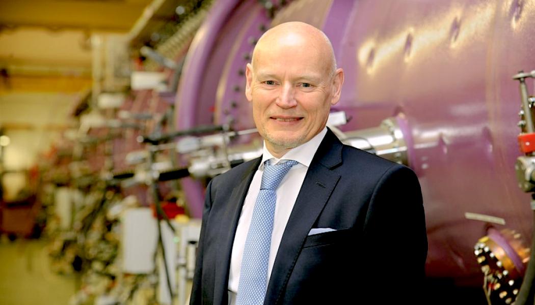 – Jag ser fram emot att arbeta med våra internationella partners och forskare för att fortsätta driva den vetenskapliga utvecklingen framåt. GSI och FAIR har länge varit centrum för banbrytande forskning, och FAIR:s nya acceleratorsystem kommer att utvidga möjligheterna för global forskning, säger Thomas Nilsson. Foto: GSI