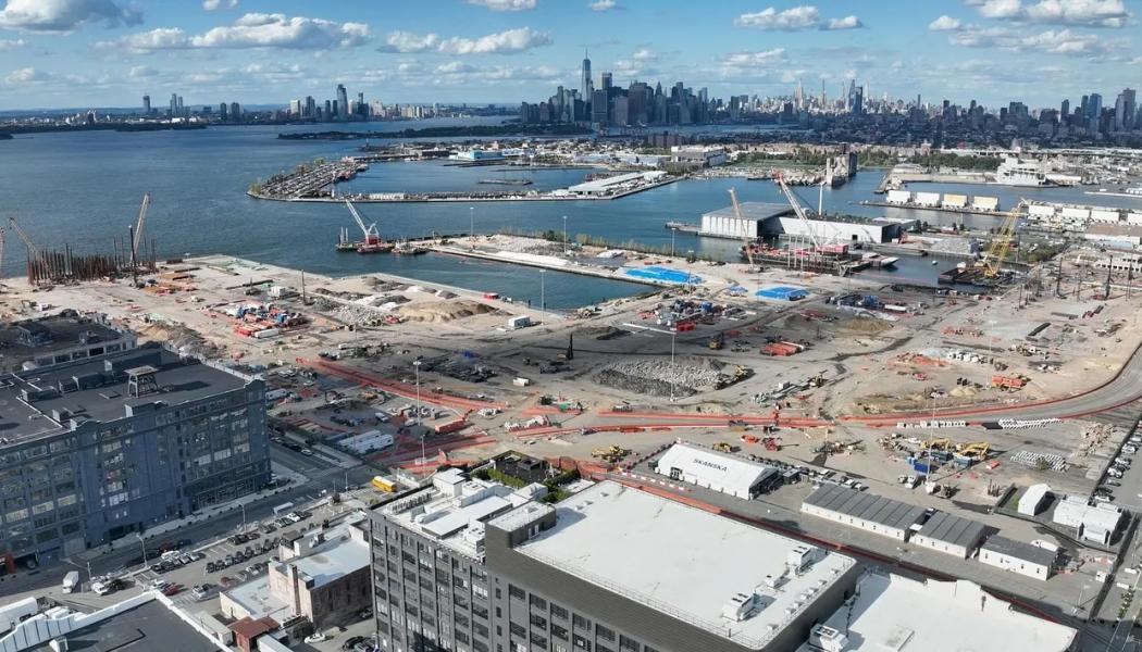 Avtalet undertecknades 2022 för att omvandla South Brooklyn Marine Terminal (SBMT) till ett nav för havsbaserad vindkraft. Foto: Equinor